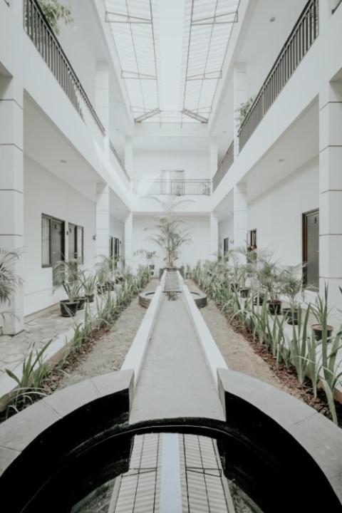 D'Paragon Flamboyan Джокьякарта Экстерьер фото